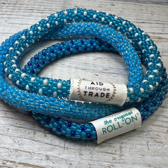 ❤️ Aid through trade roll on bracelets! 🆕 Boho! Beautiful blue colors! Set of 3 - Picture 4 of 7